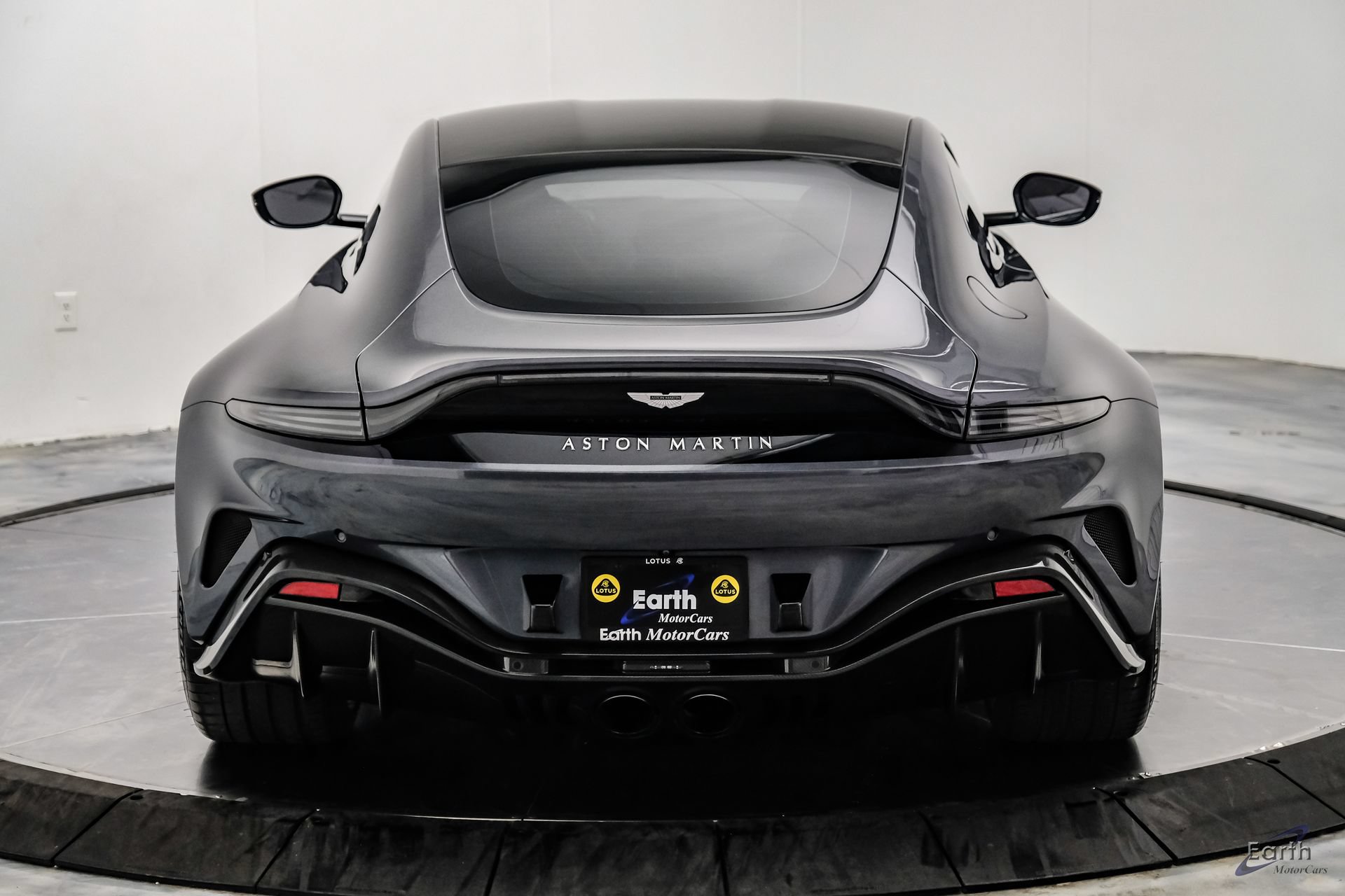 Used 2023 Aston Martin V12 Vantage RWD image 16