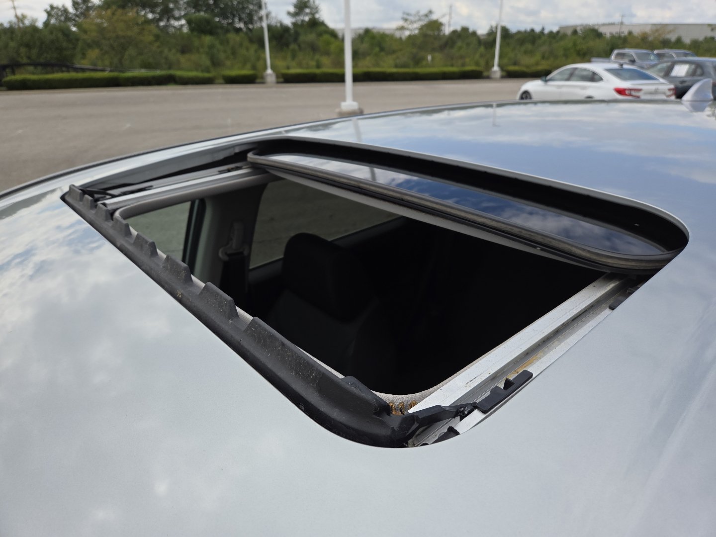 Used 2025 Honda CR-V EX image 3