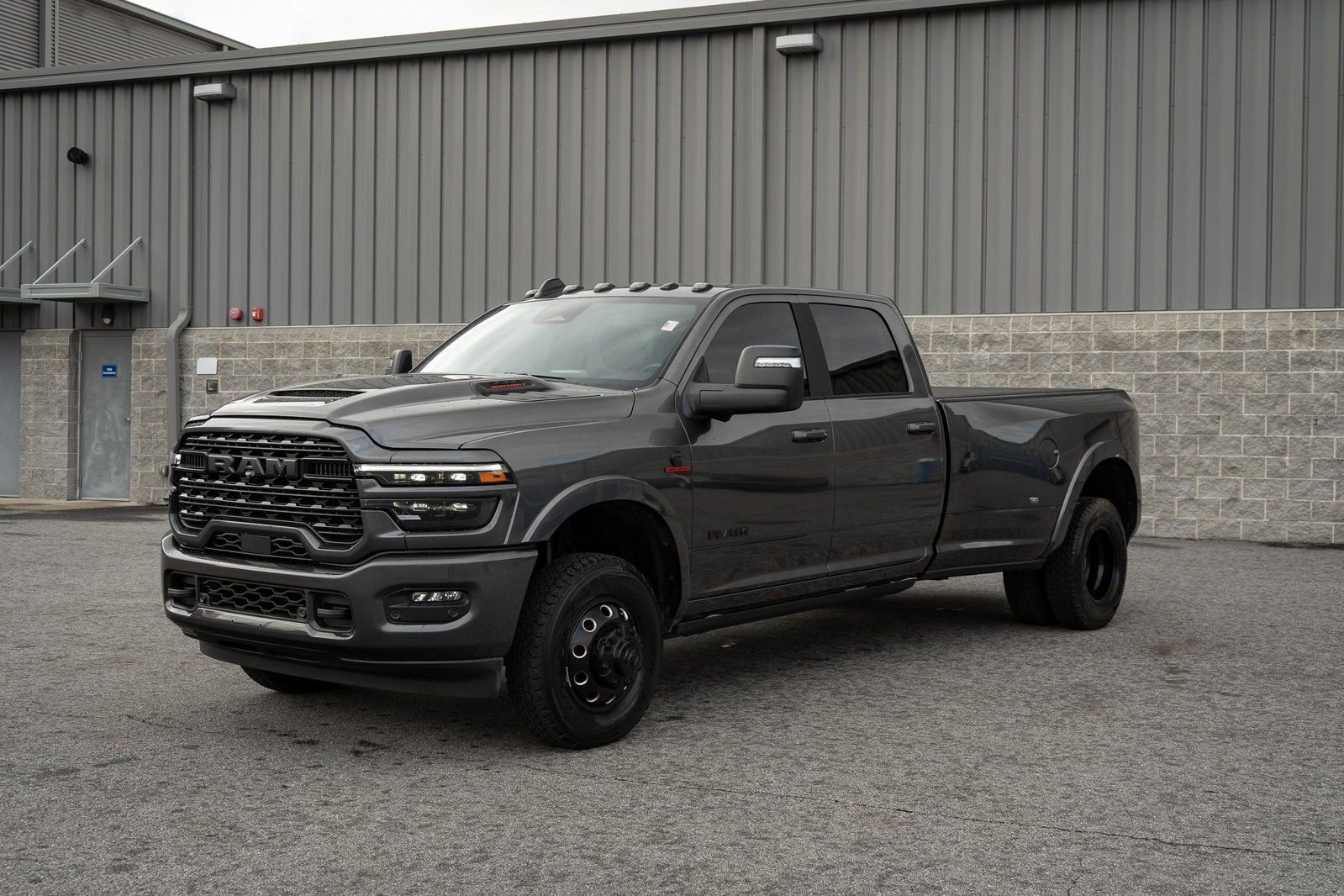 Used 2025 RAM 3500 Limited image 9