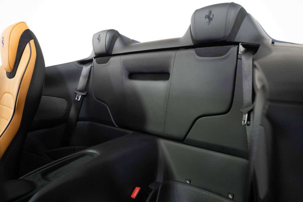 Used 2024 Ferrari Roma Spider image 31