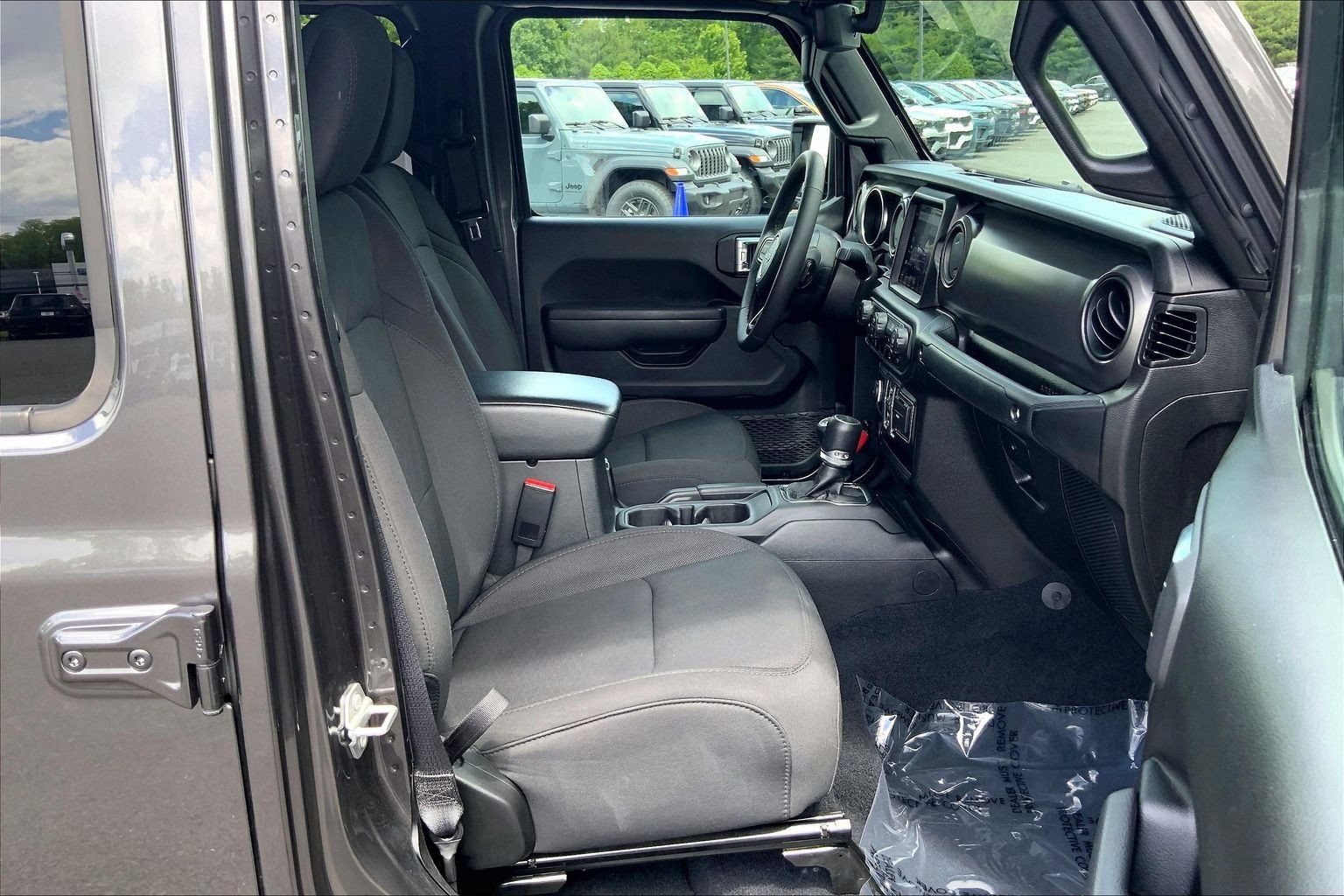 Certified 2023 Jeep Gladiator Sport AWD/4WD image 6