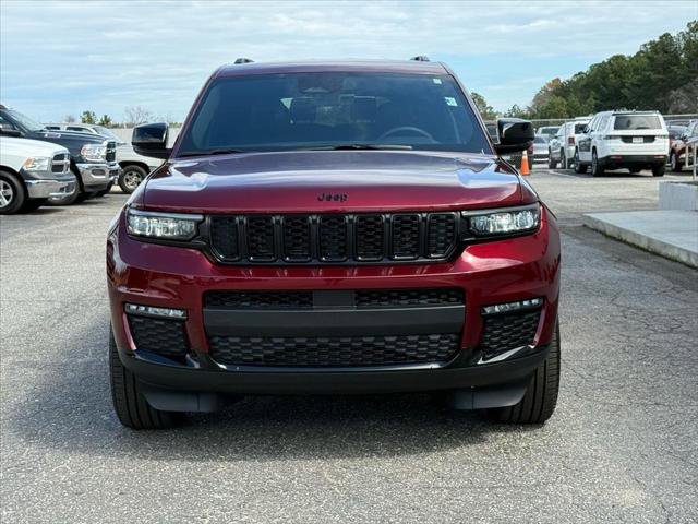 Certified 2025 Jeep Grand Cherokee L Limited w/ Black Appearance Package image 8
