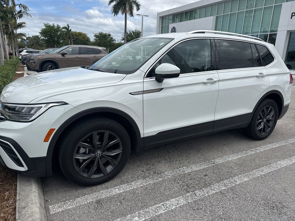 Used 2022 Volkswagen Tiguan SE FWD image 1