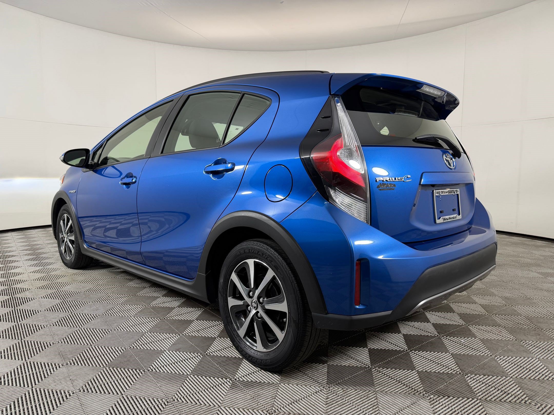 Used 2018 Toyota Prius C Two FWD image 3