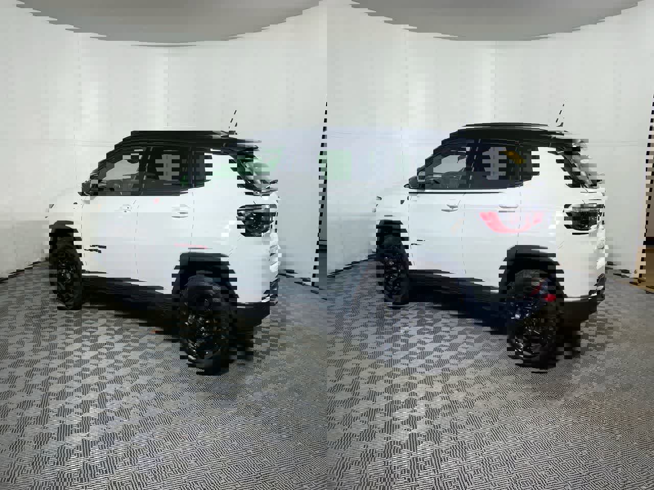 Used 2023 Jeep Compass Trailhawk image 12