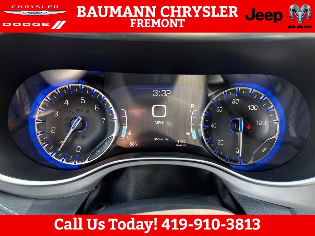 Used 2025 Chrysler Pacifica Limited FWD image 15