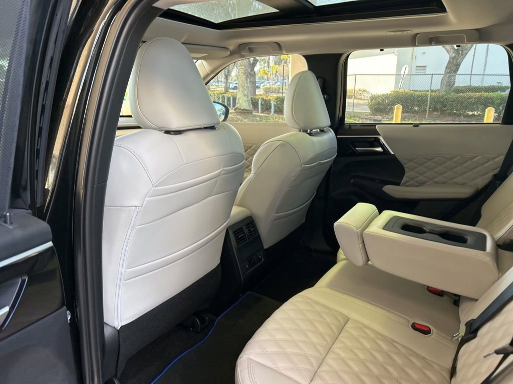 New 2025 Mitsubishi Outlander SEL image 38