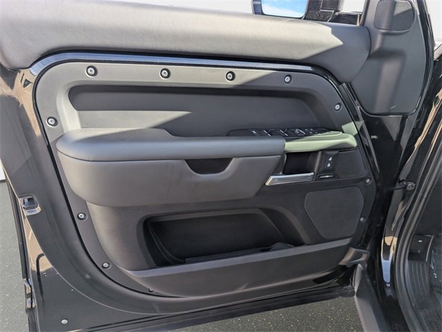 Used 2025 Land Rover Defender 130 S image 15