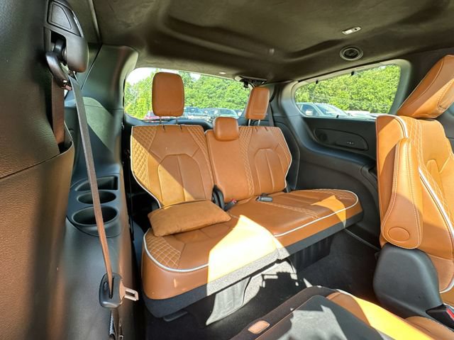 Used 2024 Chrysler Pacifica Pinnacle AWD/4WD image 30
