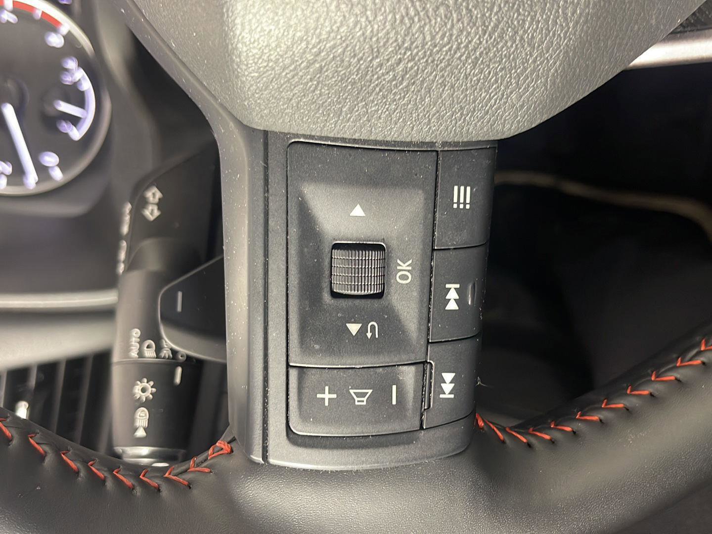 Used 2025 Nissan Rogue SV image 21