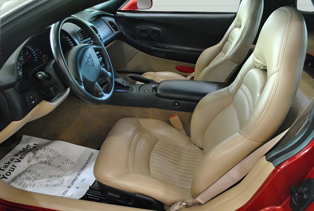 Used 2000 Chevrolet Corvette Coupe w/ Roof Pkg RWD image 12