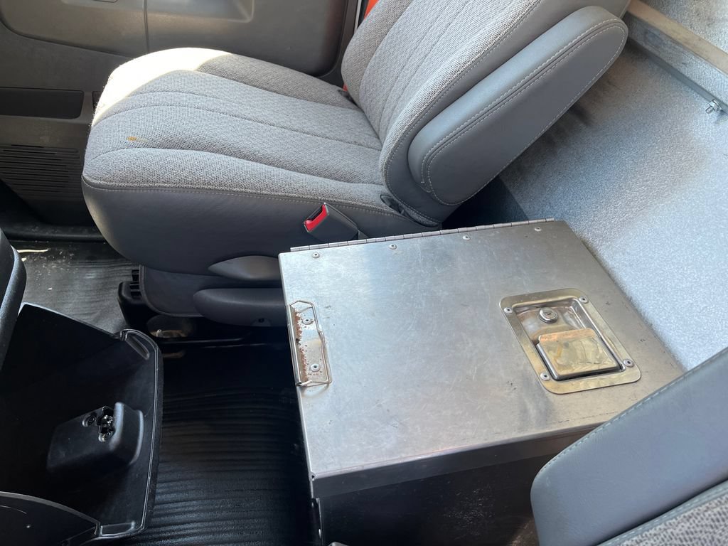 Used 2018 Chevrolet Express 2500 w/ Driver Convenience Package RWD image 25