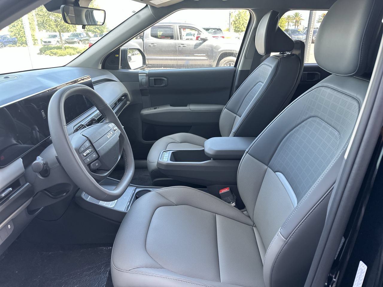 New 2027 Kia EV3 Wind FWD image 2