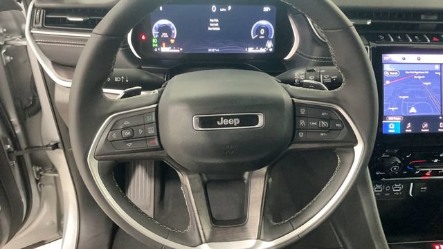 Used 2025 Jeep Grand Cherokee L Limited w/ Black Appearance Package AWD/4WD image 20