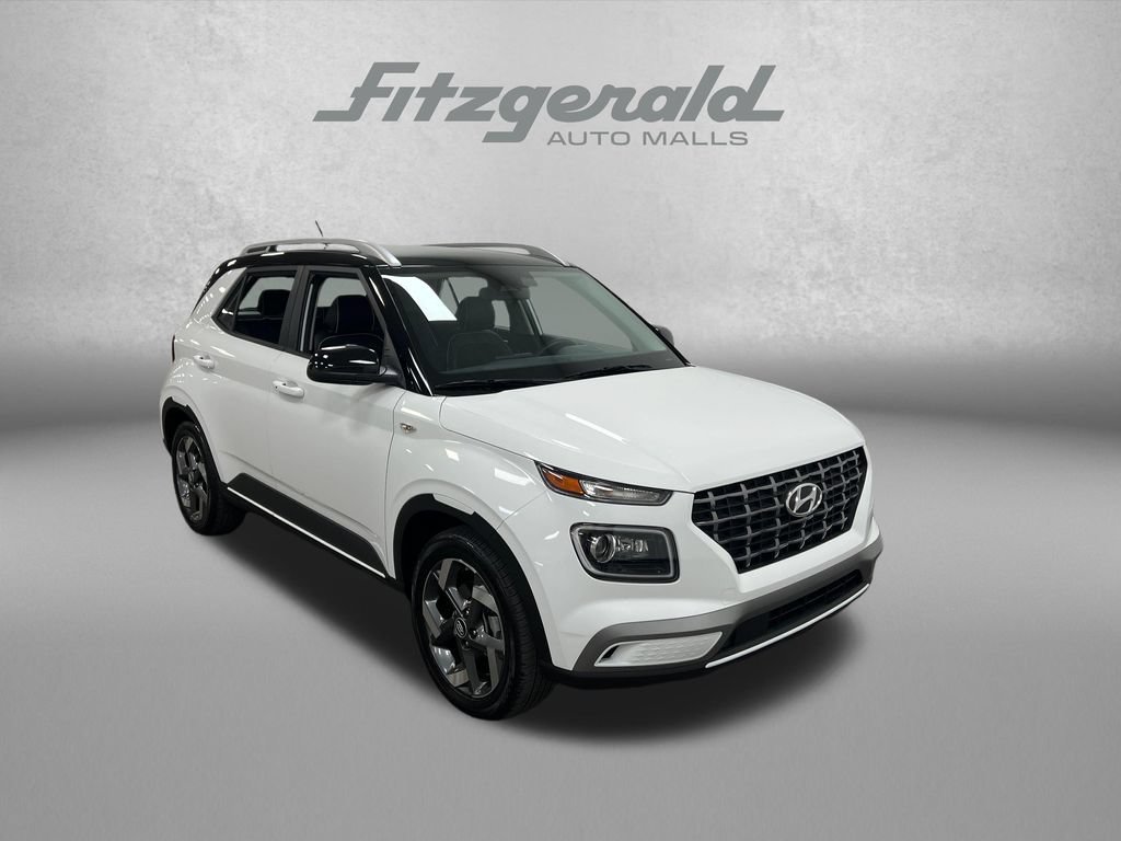 Used 2025 Hyundai Venue Limited FWD image 9