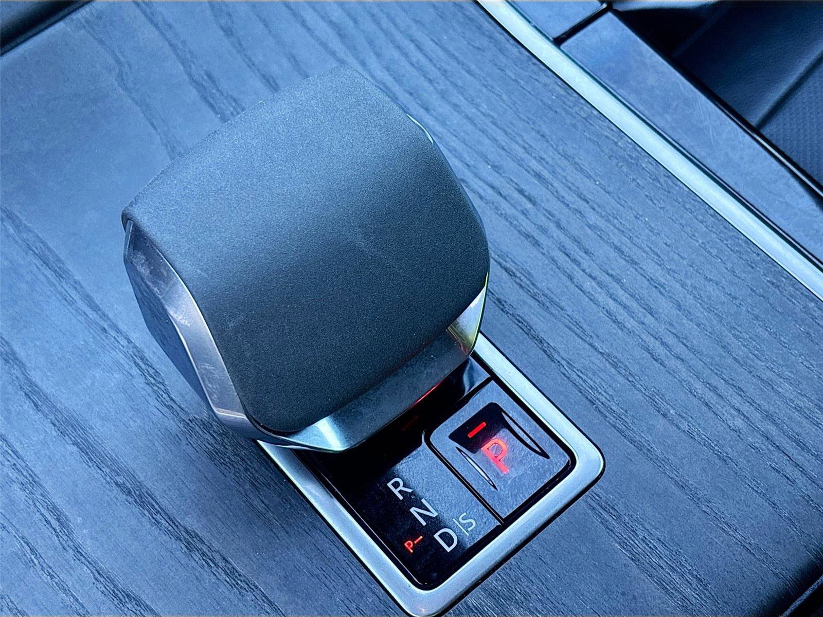 Used 2024 Land Rover Range Rover Evoque Dynamic SE image 17