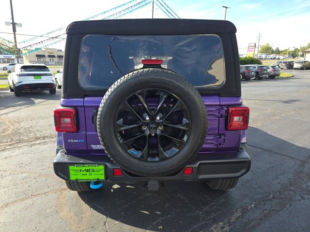 Used 2023 Jeep Wrangler Unlimited Sahara w/ Cold Weather Group image 5