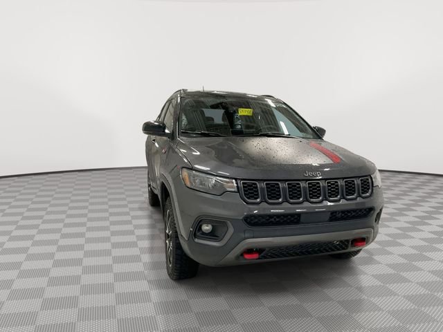Used 2024 Jeep Compass Trailhawk image 3
