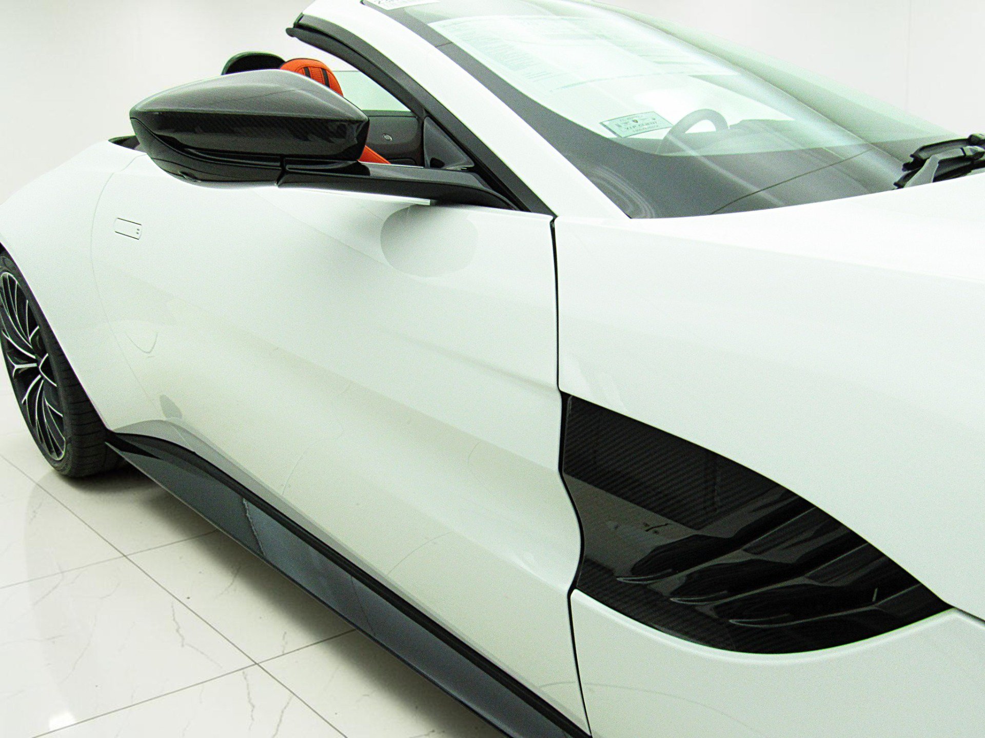 Used 2023 Aston Martin V8 Vantage Roadster RWD image 6