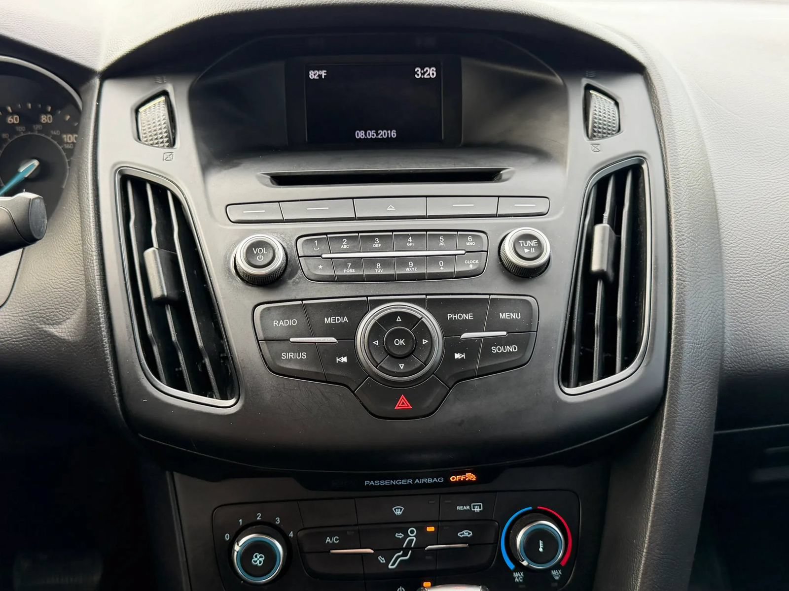 Used 2016 Ford Focus SE w/ Reverse Sensing Package FWD image 40