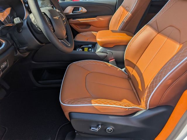 New 2026 Chrysler Pacifica Pinnacle image 13