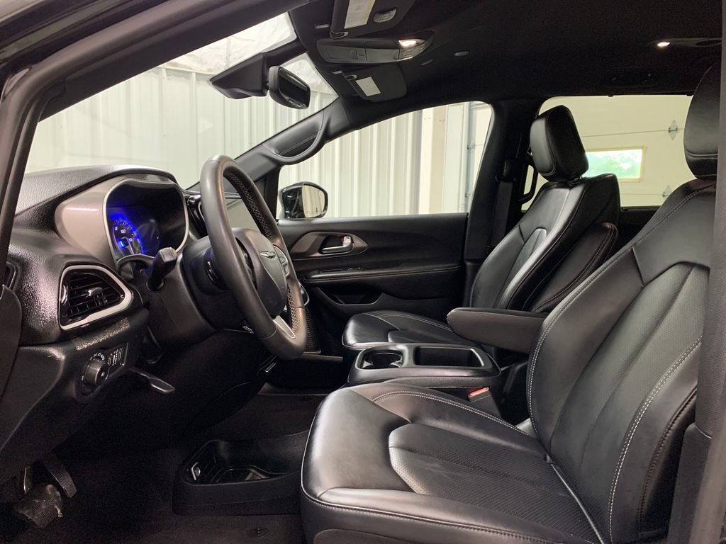 Used 2025 Chrysler Pacifica Select FWD image 17
