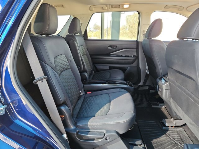 Used 2022 Nissan Pathfinder SV w/ SV Premium Package image 19