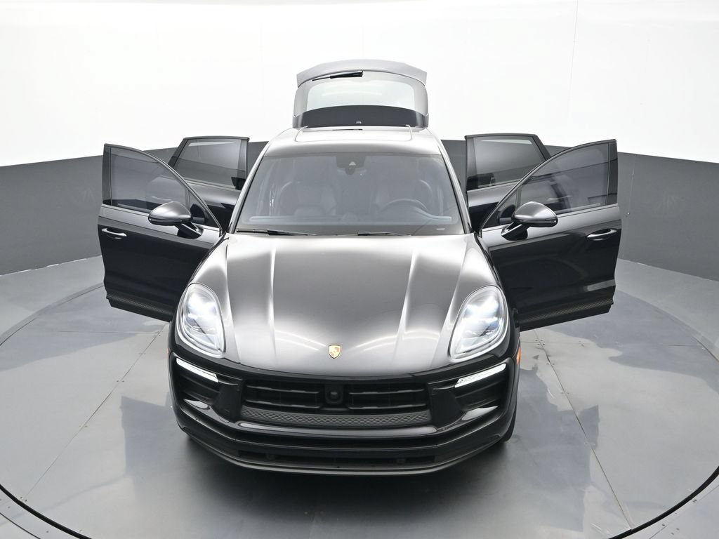 Certified 2023 Porsche Macan AWD/4WD image 31