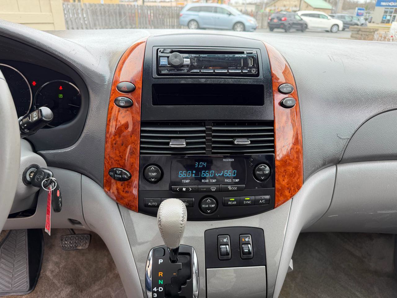 Used 2008 Toyota Sienna XLE Limited FWD image 19