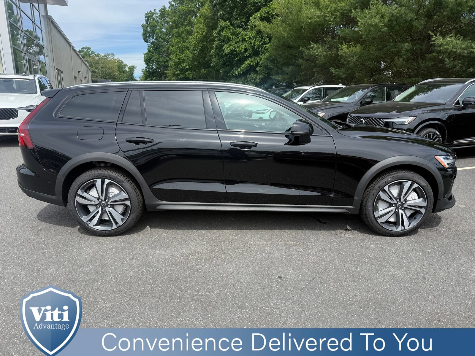 New 2026 Volvo V60 B5 Cross Country Plus w/ Climate Package AWD/4WD image 9