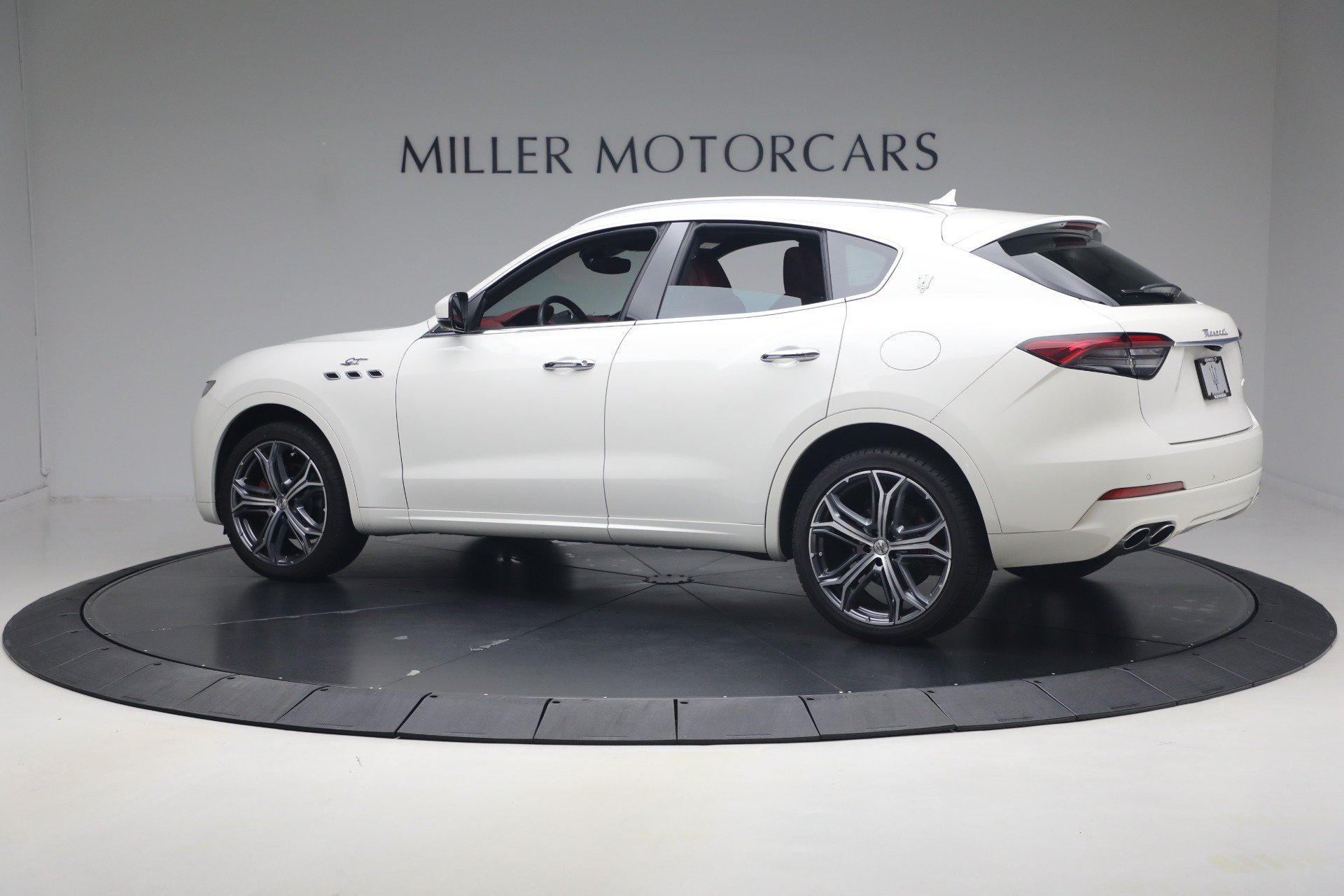 Certified 2023 Maserati Levante GT AWD/4WD image 4