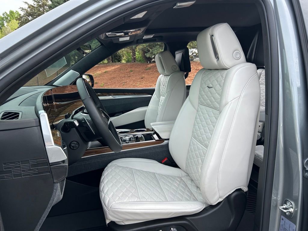 Used 2026 Cadillac Escalade ESV Platinum Sport w/ LPO, Floor Liner Package RWD image 44