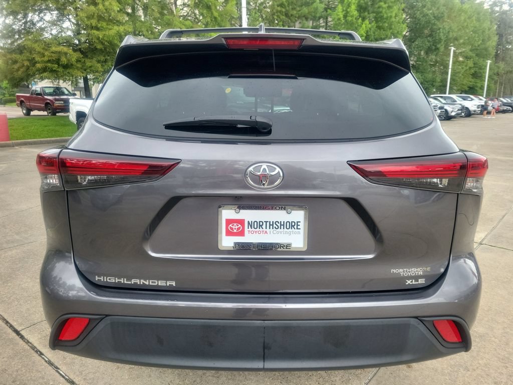 Certified 2024 Toyota Highlander XLE FWD image 5