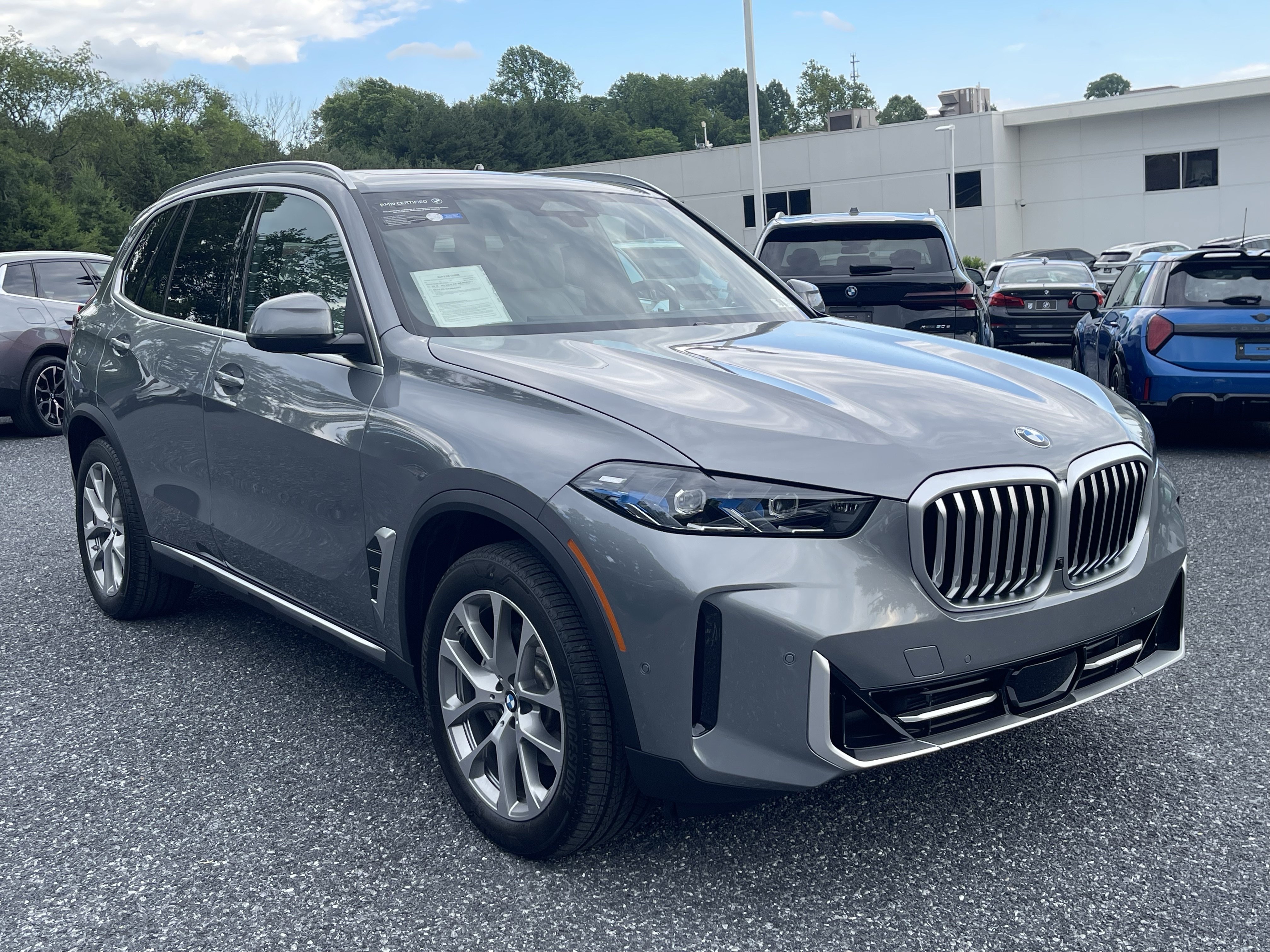Used 2025 BMW X5 xDrive40i w/ Climate Comfort Package AWD/4WD image 3