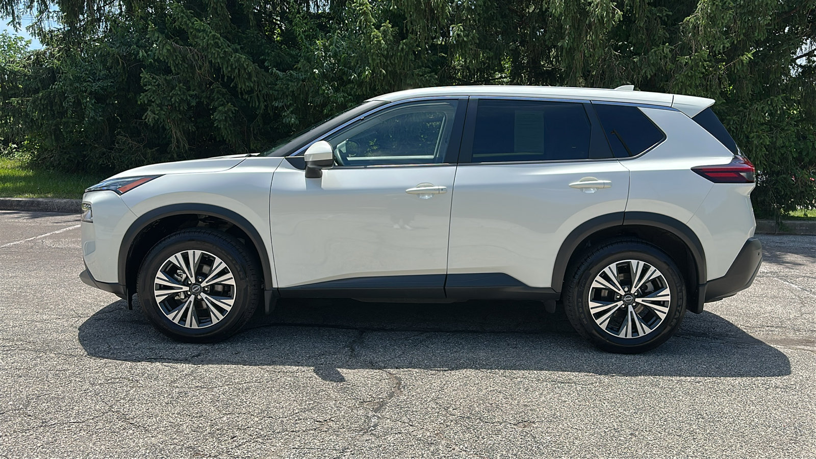 Used 2023 Nissan Rogue SV AWD/4WD image 26