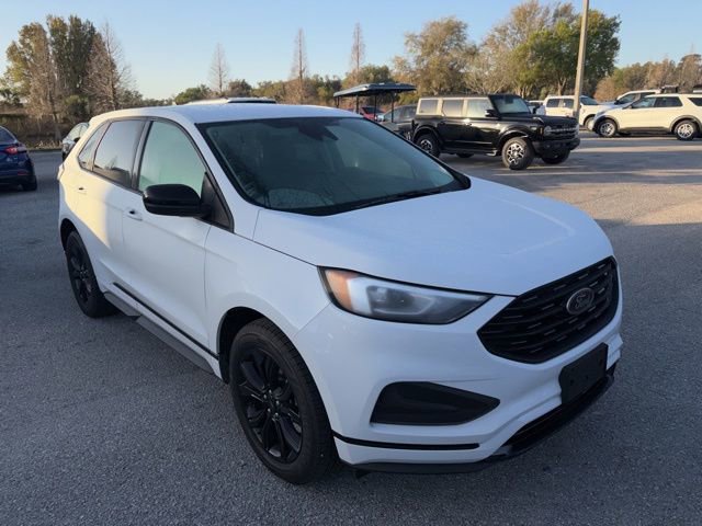 Used 2024 Ford Edge SE w/ Black Appearance Package image 3