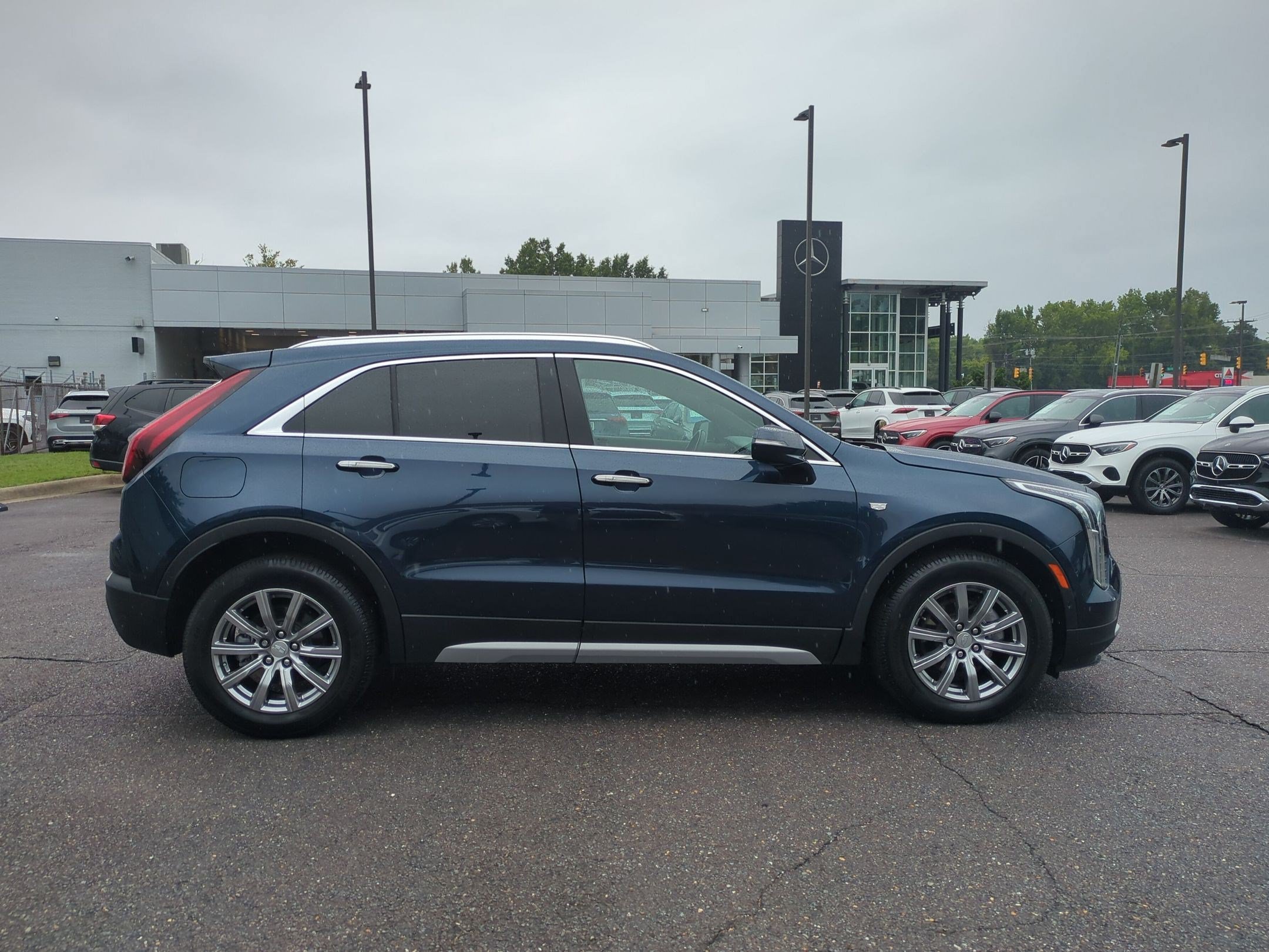 Used 2020 Cadillac XT4 Premium Luxury w/ Enhanced Visibility Package AWD/4WD image 2