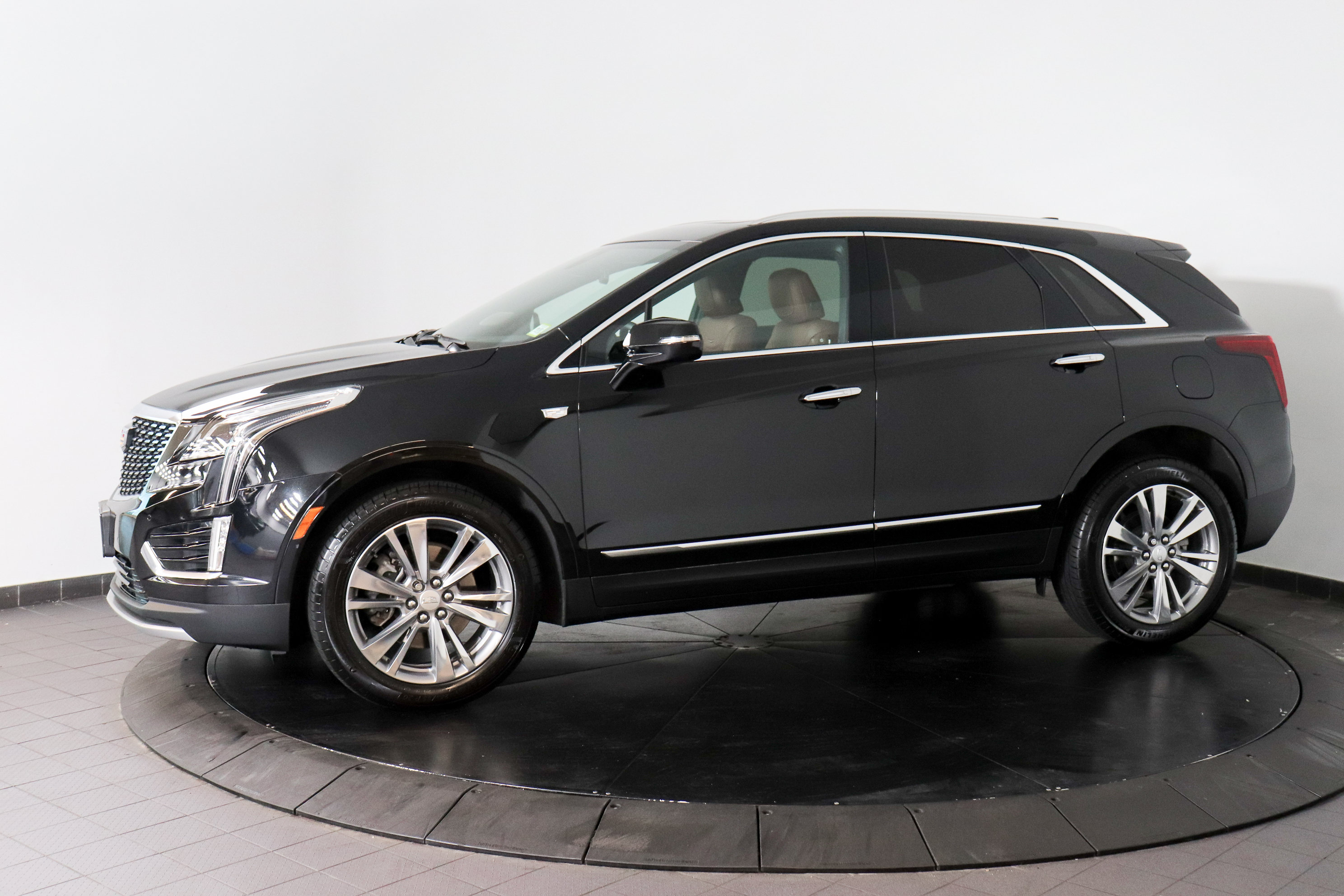 Used 2023 Cadillac XT5 Premium Luxury w/ LPO, Floor Liner Package AWD/4WD image 2