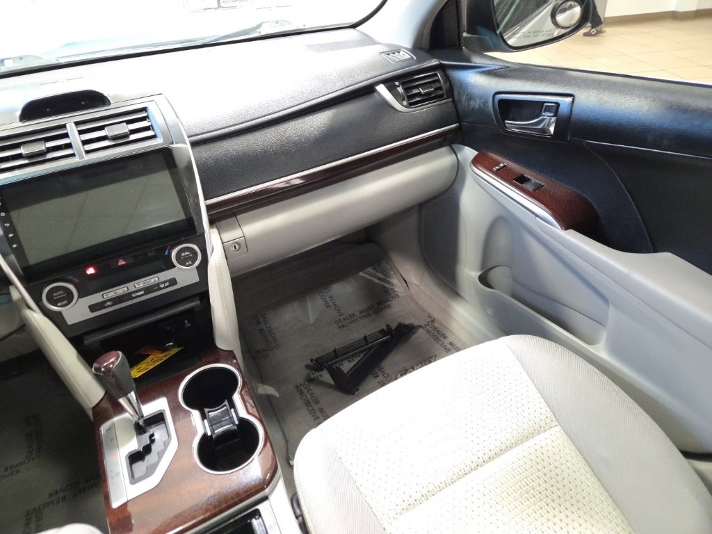 Used 2013 Toyota Camry XLE image 18