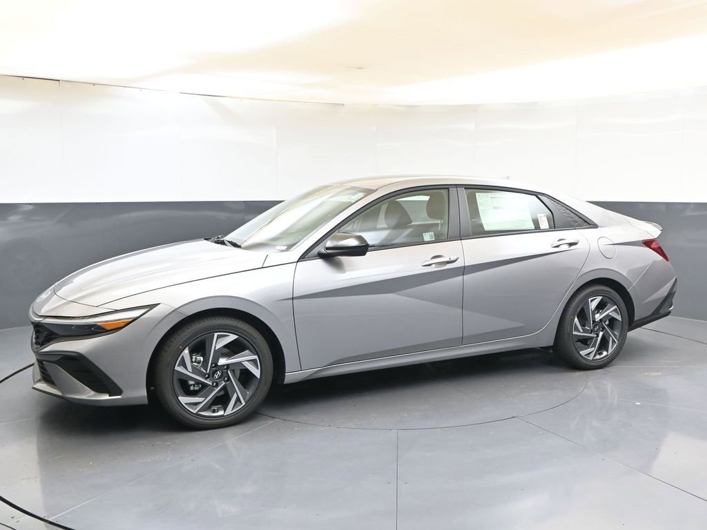 Certified 2025 Hyundai Elantra Sport FWD image 2