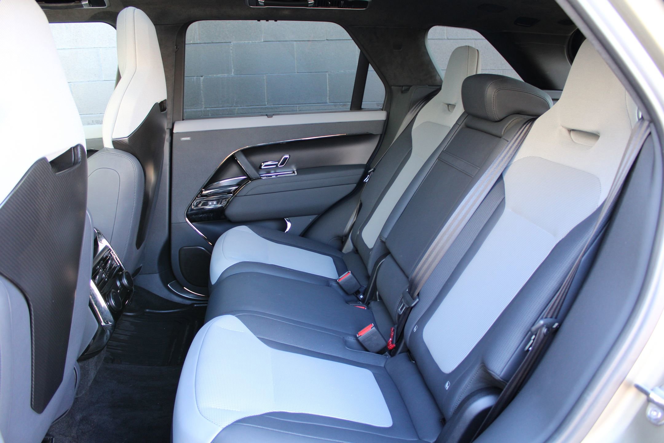 Used 2024 Land Rover Range Rover Sport SV Edition One Carbon Bronze image 24