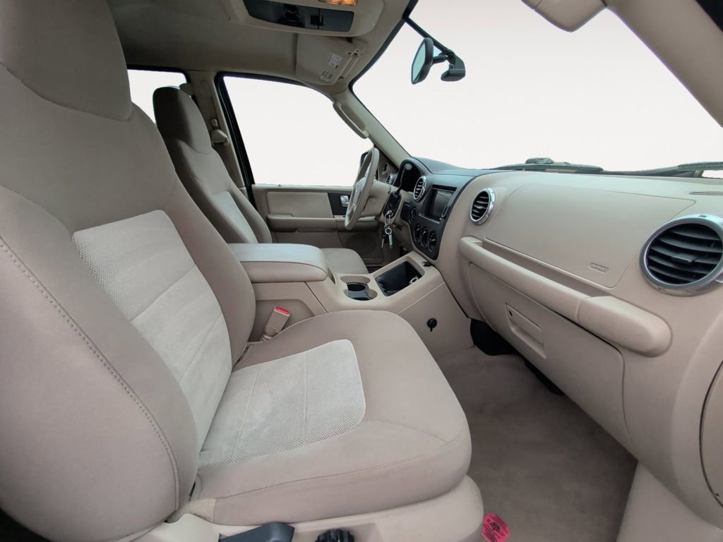 Used 2004 Ford Expedition XLT AWD/4WD image 15