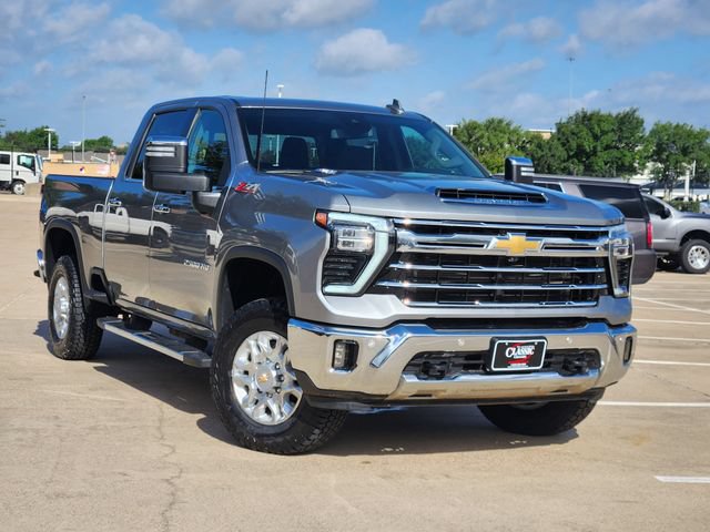 Used 2025 Chevrolet Silverado 2500 LTZ w/ LTZ Convenience Package AWD/4WD image 2