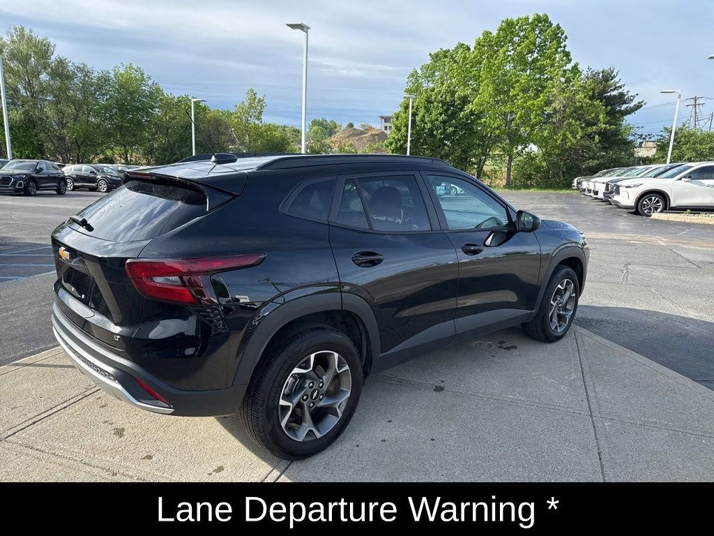 Used 2025 Chevrolet Trax LT w/ LT Convenience Package FWD image 6