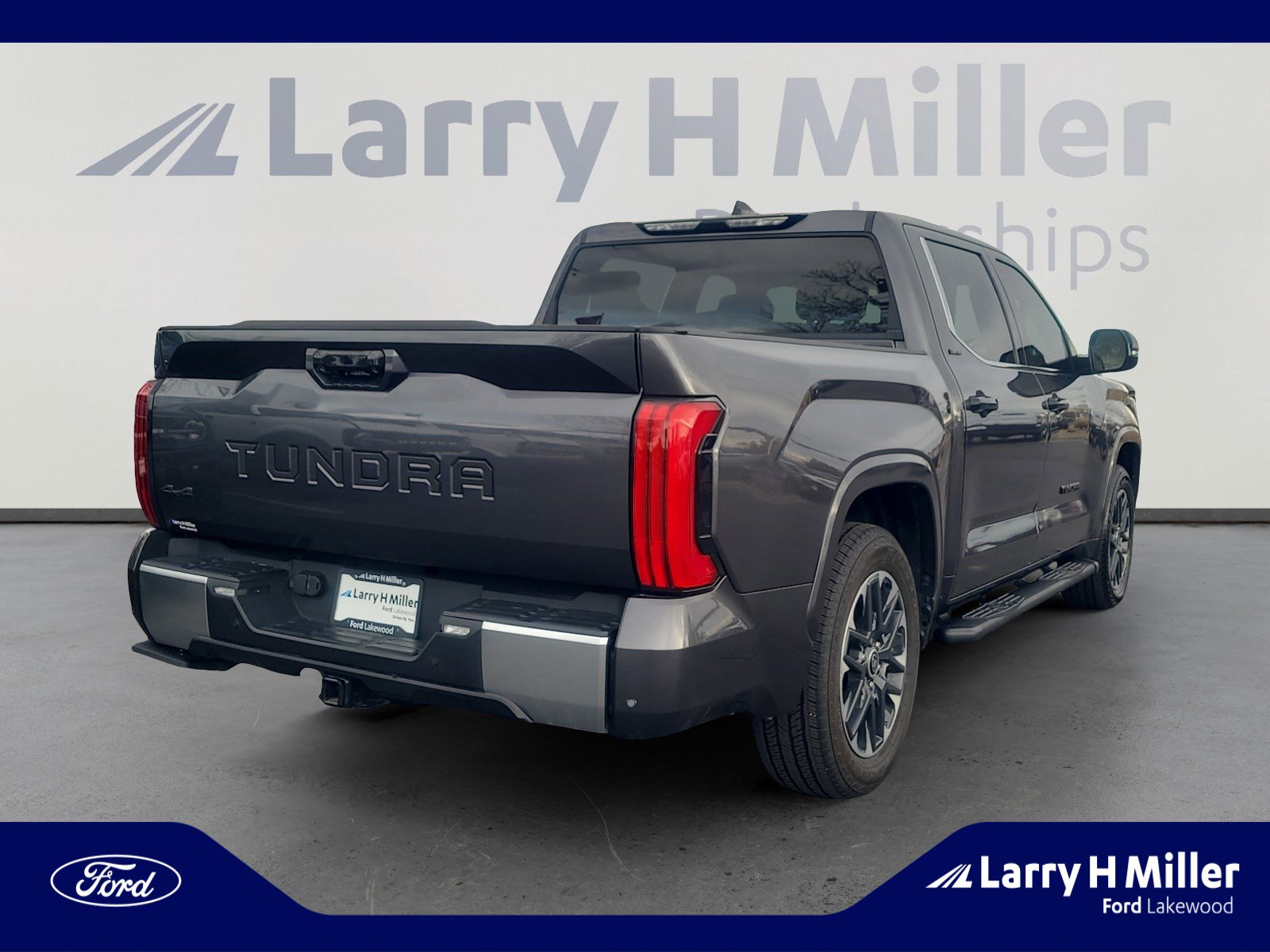 Used 2023 Toyota Tundra Limited w/ Power Package image 5