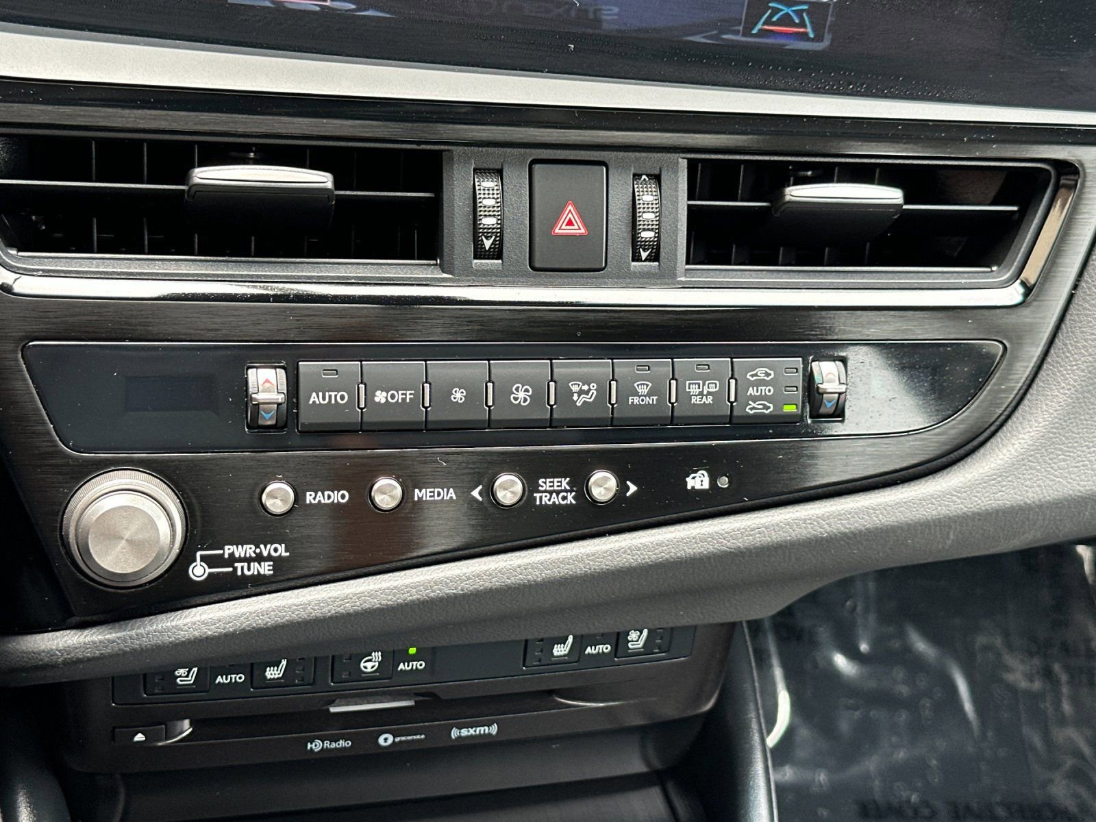 Used 2022 Lexus ES 300h w/ Premium Package FWD image 23