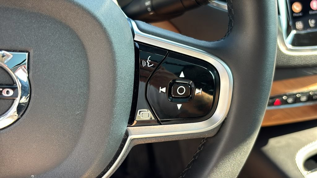 Certified 2025 Volvo XC90 T8 Plus AWD/4WD image 19