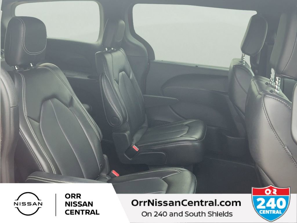Used 2025 Chrysler Pacifica Select image 22