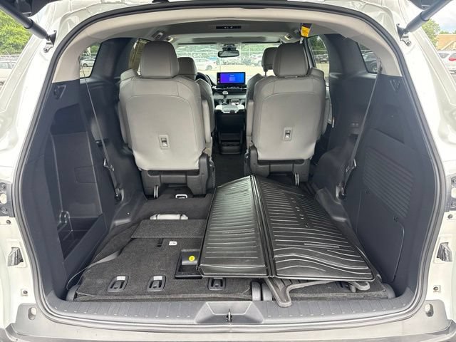 Used 2025 Toyota Sienna XLE FWD image 19
