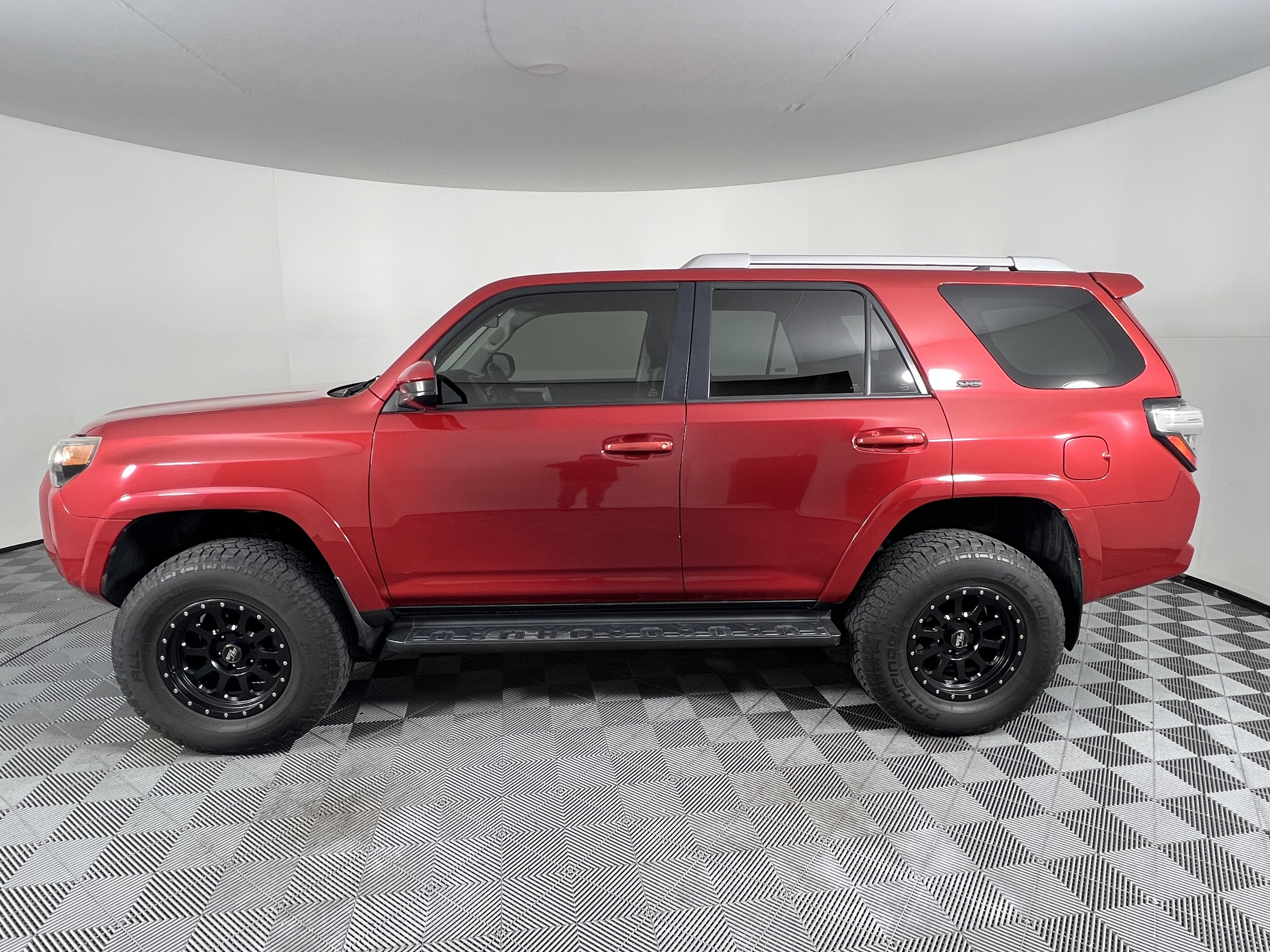 Used 2018 Toyota 4Runner SR5 image 8